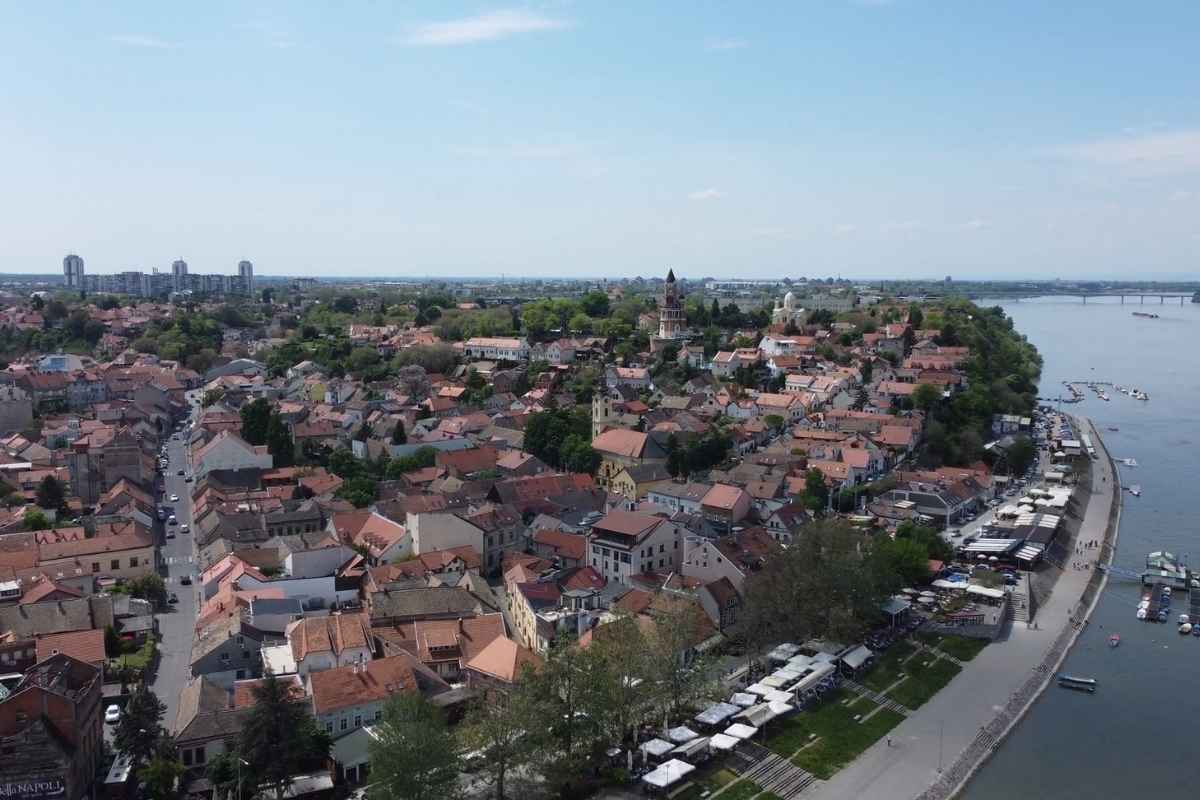 prikaz zemuna iz drona